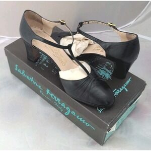 Vintage Salvatore Ferragamo Pumps Women's Size 7.5 B Navy Blue Leather T-Strap